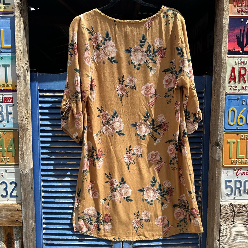 Feathers by Tolani Golden Yellow Floral Dress w/ 3/4 sleeves & high-low hem sz M - Picture 4 of 8
